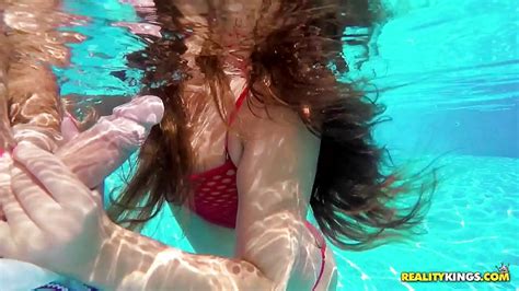 sexy brunette amirah adara giving head underwater fux