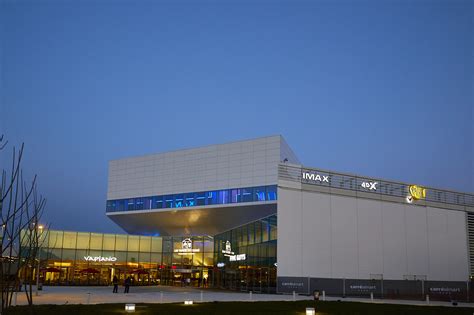 carre senart inaugure les tables du carre  la salle imax  du