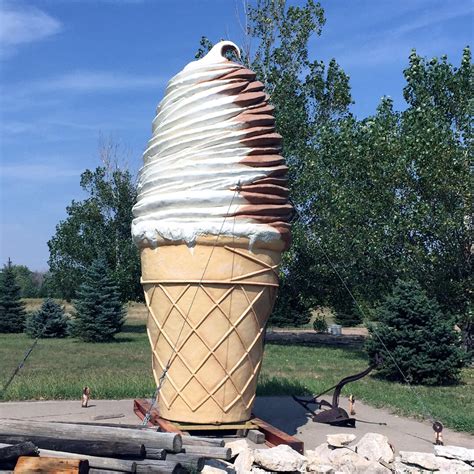 giant ice cream cone  chappell ne