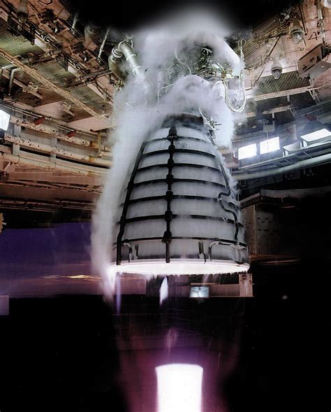 daily timewaster space shuttle main engine test firing     clustered rs  engines
