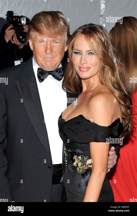 Donald Trump Und Melania Trumpfen Das Modell Als Muse Fotos Und