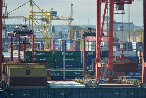 brexit uk manufacturers decline  eu exports   permanent