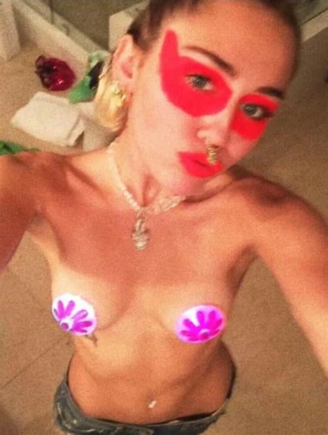 miley cyrus biggest nude collection ever will blow you away [new]