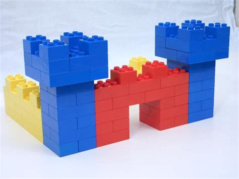 chateau brique pour tout petits lego duplo lego activities craft activities  kids lego