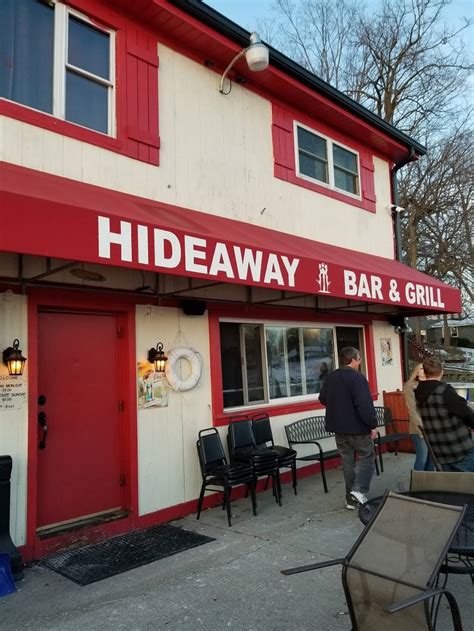 hideaway bar grill nw road  oconomowoc wi  usa