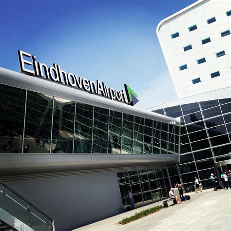 eindhoven airport bestemmingen luchthaven architectuur