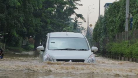 artikel hyperlocal    klaim asuransi mobil  terendam banjir