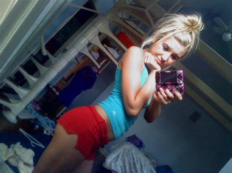 this is a cute amateur teen loves topless selfies nude amateur girls
