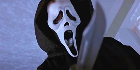 scream actor debunks  ghostface mask rumors screen rant  trailers blaze