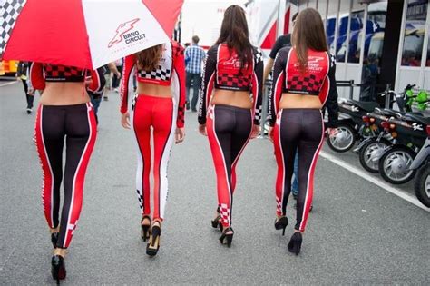 smokin hot motogp grid girls