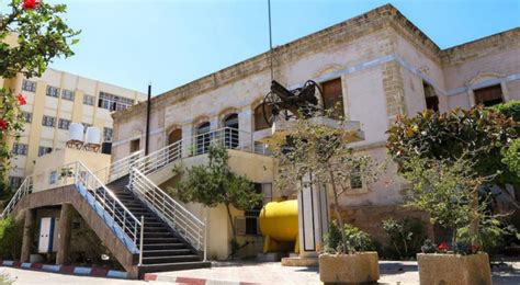 israel threatens  bomb gazas historic municipality building middle