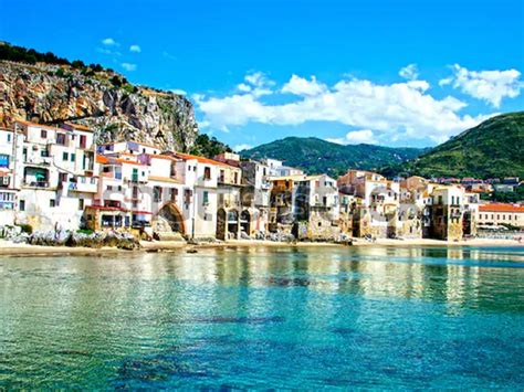 sicily tourism offer  italian island  partly pay   flight hotel   visit