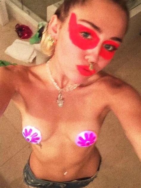 miley topless selfie fap thefappening pm celebrity photo leaks