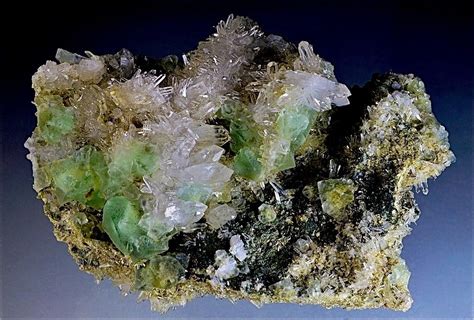 pin  hajni szabo  asvanyok crystals minerals crystals  gemstones gems  minerals