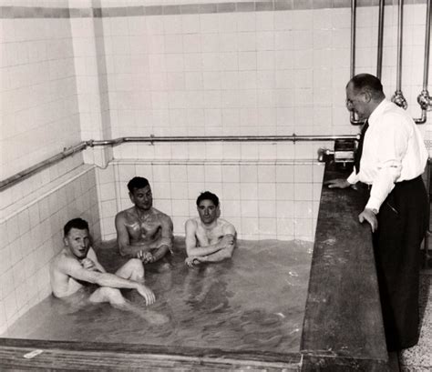 Wonderful Retro Photos Of Footballers In The Bath Flashbak