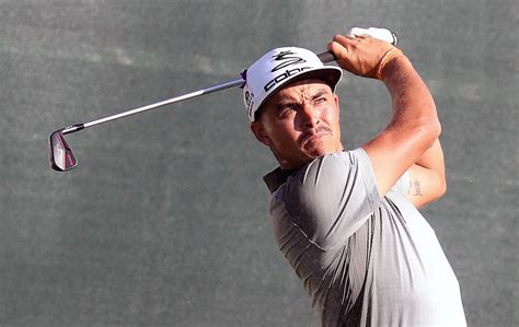 fowler leads  barclays   final