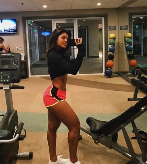 s curve workout belfie selfie vitoriagomes booty humpday fit girls are bettrr than