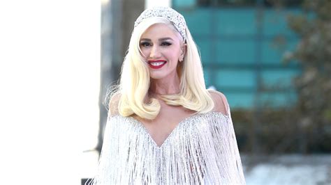 Gwen Stefani On Heartbreak Space Buns And Her Love Of Red Lipstick