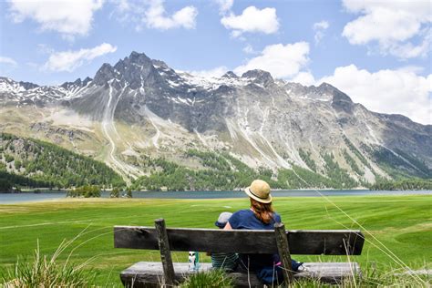 engadin mit kind die wunderschoene schweizer gegend  der sommersaison