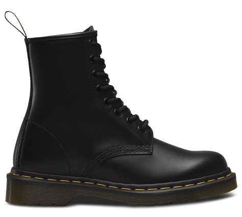 dr martens unisex  classic   smooth leather ankle  dmc boots