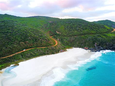 lush coastal route  wraps   south west  australia  esperance  perth