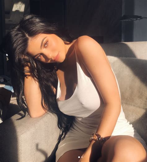 kylie jenner s snapchat is hacked as imposter threatens to release nude photos of the teen