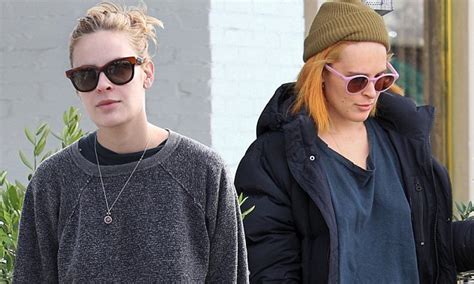 Rumer And Tallulah Willis Don Odd Fashion Shopping In La Daily Mail