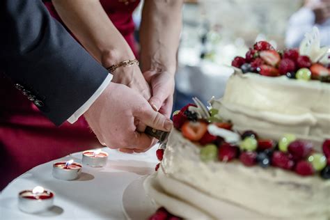 tips    naperville wedding dj  cake cutting ceremonies
