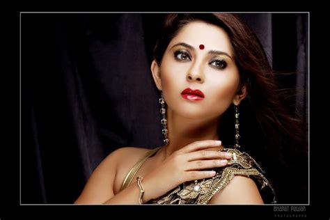 hot marathi actress sonali kulkarni wallpapers pictures photos images in saree ~ pics hippo