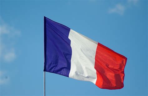 francuska plate javnih sluzbenika rastu za  odsto
