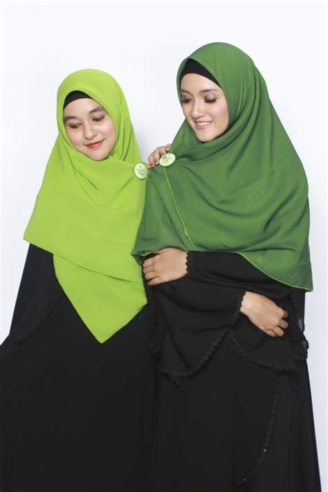 sella khimar bolak balik hijau muda hijau tua hijab