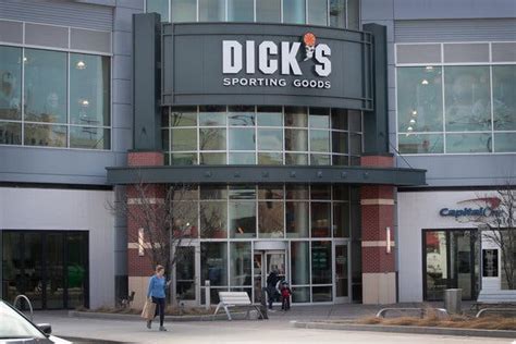 Dick’s Sporting Goods Shifts From Guns Even As Sales Suffer The New