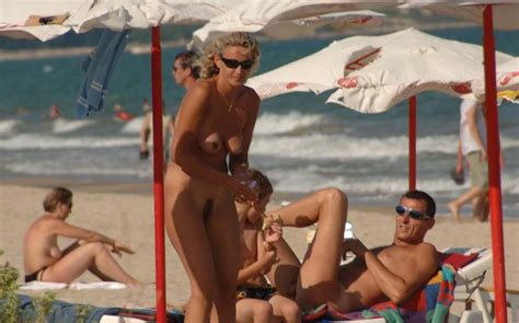 hot naked dance gets an all over tan at the beach pichunter