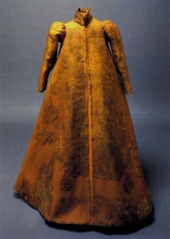 dress  eleanora  renaissance fashion medieval fashion