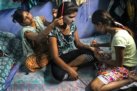 Jarring Photo Series Captures The Mothers And Daughters Of Kolkata S
