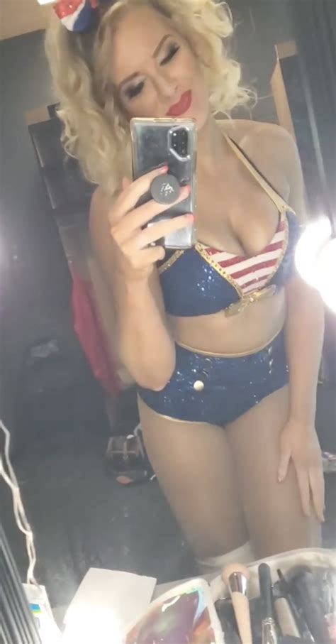 Wwe Star Lacey Evans Stuns In Sexy Lingerie But Fans Distracted By