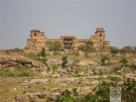 garhkundar fort tikamgarh india photos