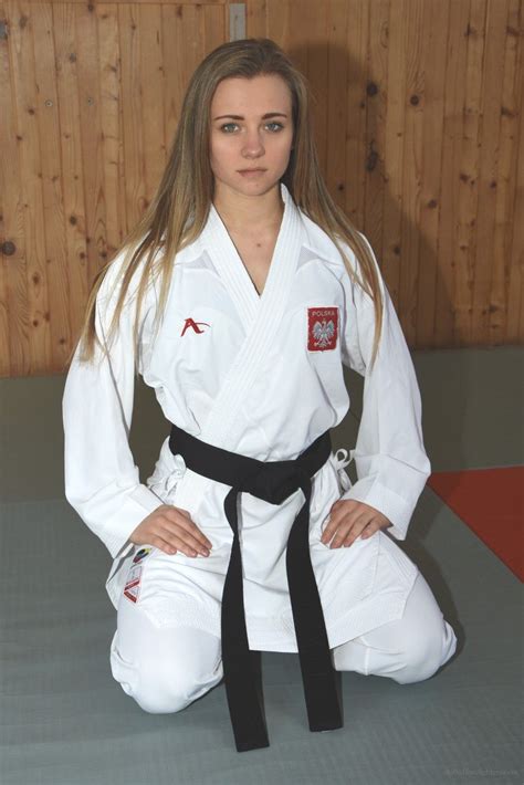 Pin By Tough Girls On Girls And Martial Arts Women Karate Martial