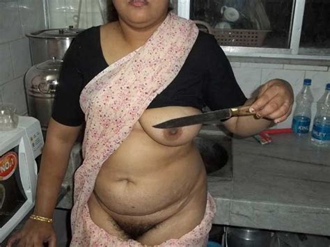 Hot Indian Mom Ne Nokar Ko Hairy Chut Dikhai Antarvasna