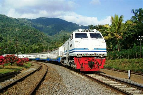 pt kereta api indonesia begins operation yogyakarta surabaya   hours expat life  indonesia