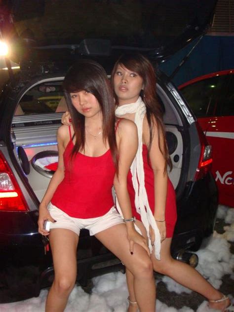 Kumpulan Foto Spg Mobil Seksi Cewek Seksi Imut Indonesia