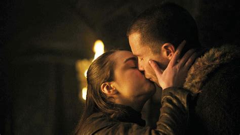 Joe Dempsie Hinted That Gendry And Arya S Game Of Thronesrelationship