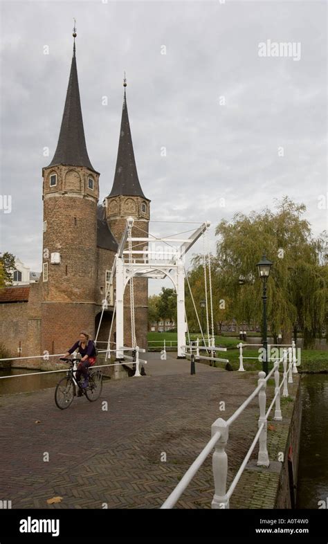 delft lifting bridge  front   town gate  oostpoort delft holland netherlands europe