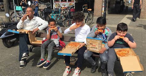 vlaardingse dominos opent op  juni keten trakteert op gratis pizza rotterdam adnl