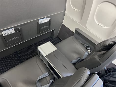 airline review american airlines business class airbus  eow departurelevelcom