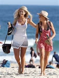 The Bachelor S Tiffany Scanlon And Megan Marx Cosy Up On Bondi Beach