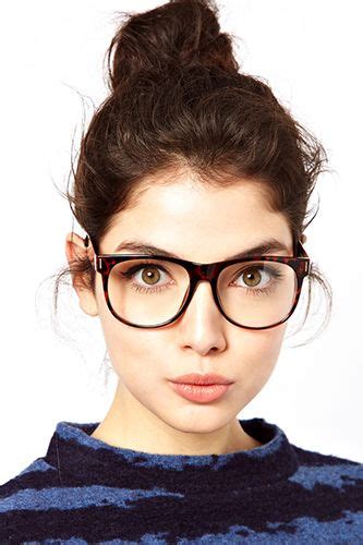 fashion editor style clothes insiders love chic a littlebit oversized glasses but it make