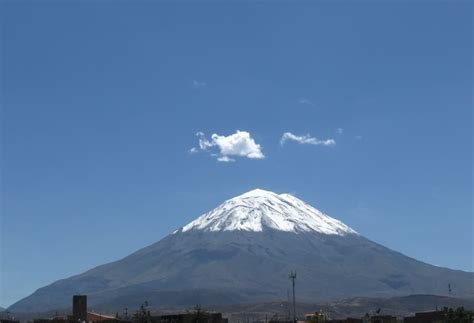el volcan misti es unico mount rainier mountains natural landmarks