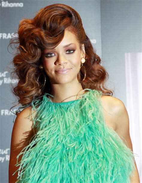 Rihanna Tweets Down Talk Of Sex Tape Celebrities