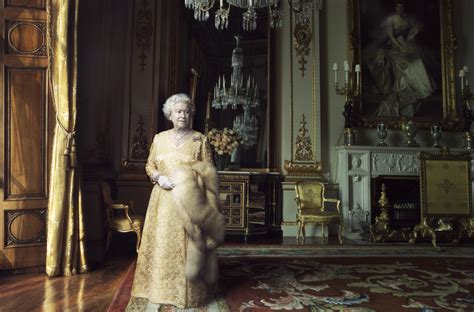reel foto  royal portrait queen elizabeth ii  annie leibovitz